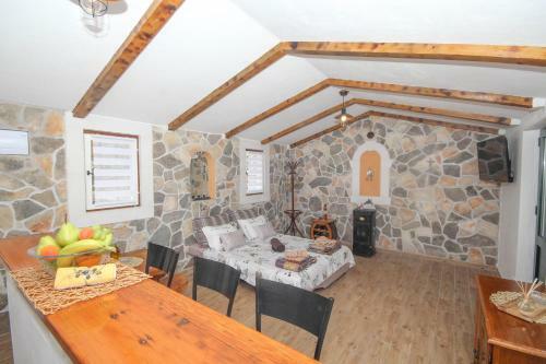 Robinson House Vinka