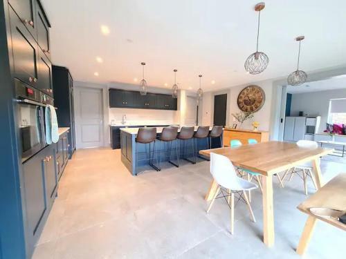Villa Exquisite Galway City Luxury Home ? Sleeps 10