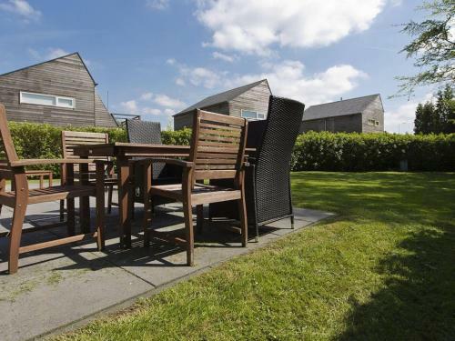 Welcoming Holiday Home In Grou Near River