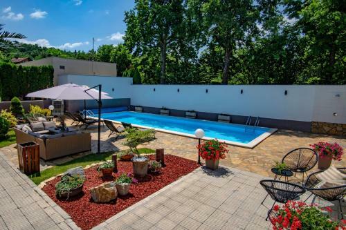 Lux Villa ?danube Palm? With Outdoor Pool