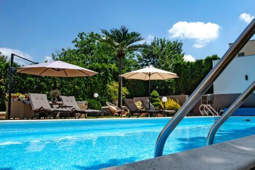 Lux Villa ?danube Palm? With Outdoor Pool