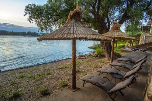 Lux Villa ?danube Palm? With Outdoor Pool