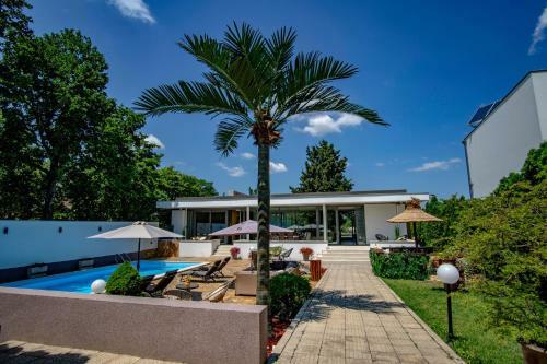 Lux Villa ?danube Palm? With Outdoor Pool
