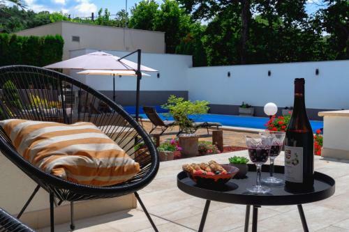 Lux Villa ?danube Palm? With Outdoor Pool