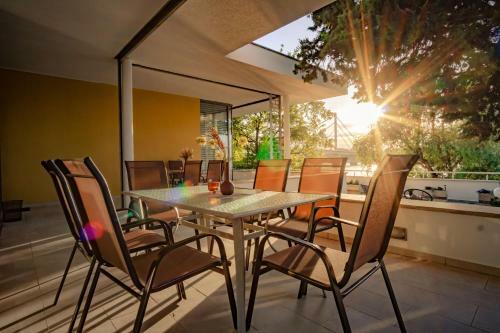 Lux Villa ?danube Palm? With Outdoor Pool