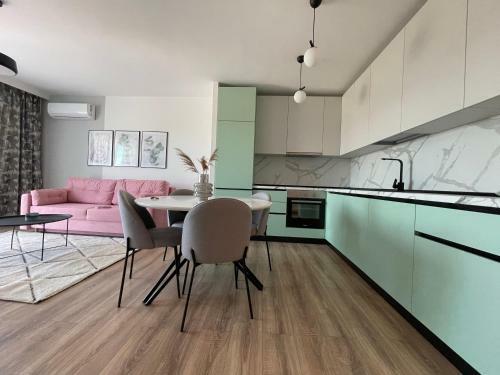 Apartament Untold