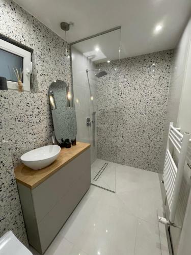 Apartament Untold