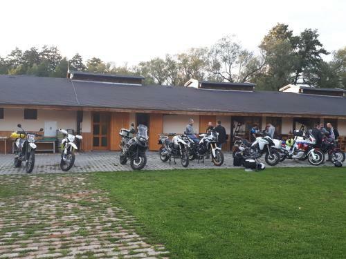 Hostal Banarka - Penzion, Camping, Caravan Park, Enduro