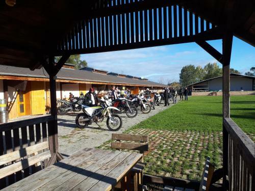 Hostal Banarka - Penzion, Camping, Caravan Park, Enduro