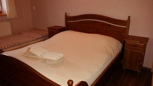 Hostal Banarka - Penzion, Camping, Caravan Park, Enduro