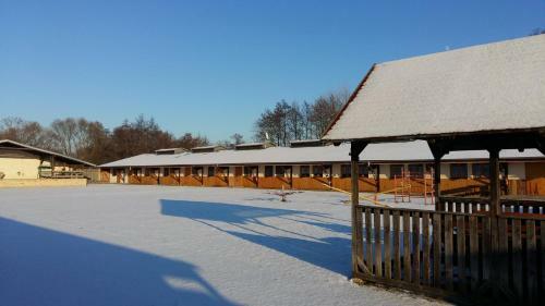 Hostal Banarka - Penzion, Camping, Caravan Park, Enduro