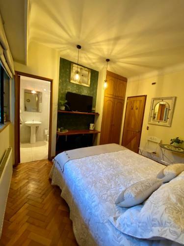 Bed & Breakfast Double Room In Lastarria Neighborhood