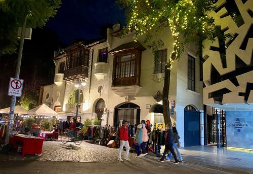 Bed & Breakfast Double Room In Lastarria Neighborhood