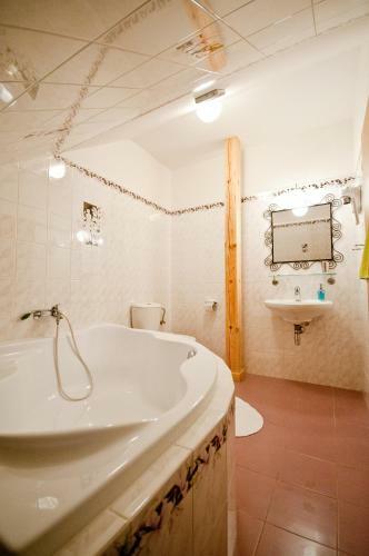 Hostal Hotel Penzion Tr�mky
