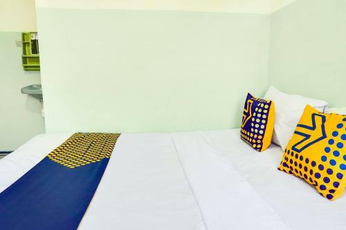 Spot On 91542 Hotel Emma