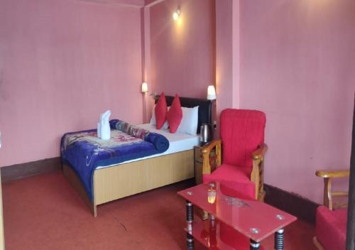 Family Tie Hotel