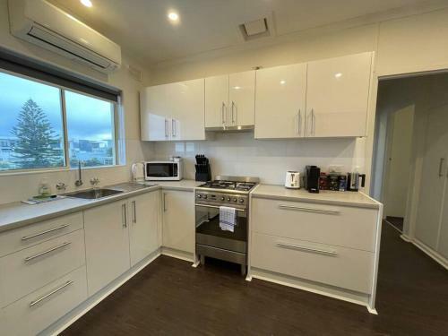 Beach Apartment 10/22 Esplanade Sea-views