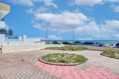 Beach Apartment 10/22 Esplanade Sea-views