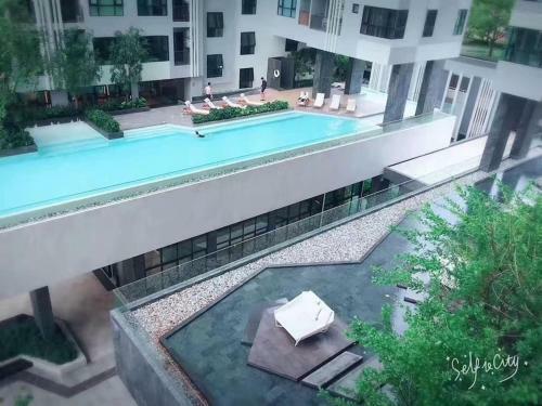 Apartamento The Base Central Pattaya Infinity Pool