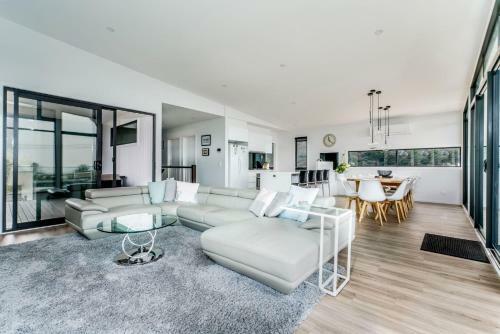 Sweeping Views Wifi Pet Friendly Outside Only