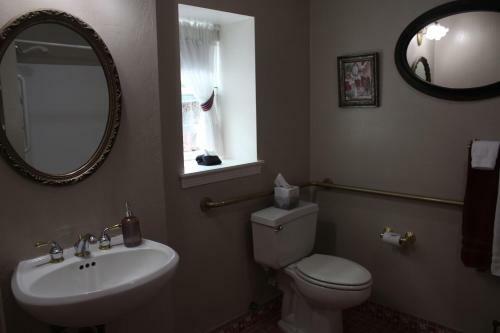 Hotel Pelican Cove Inn