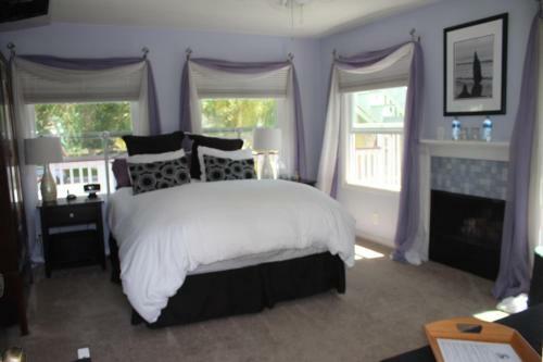 Hotel Pelican Cove Inn