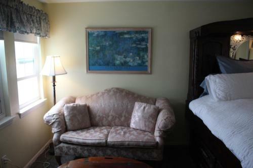 Hotel Pelican Cove Inn