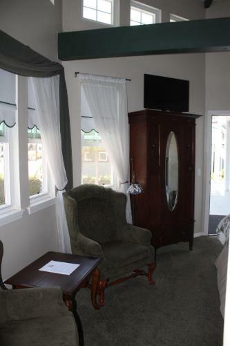 Hotel Pelican Cove Inn