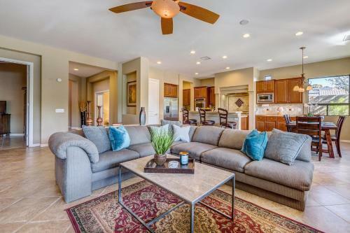 Aurora By Avantstay Stylish Spacious Oasis W Pool, Spa & Bbq