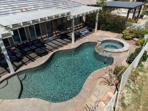 Beautiful Desert Home With Pool And Jacuzzi - Golf