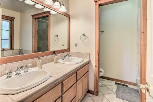 Spacious Lake Arrowhead Home With Putting Green