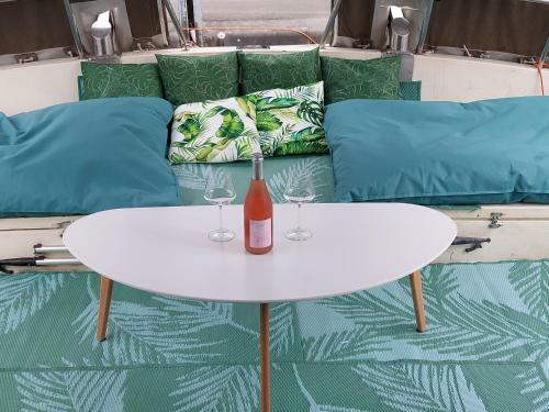 Bateau White Pearl , Capacit� 6 Couchages