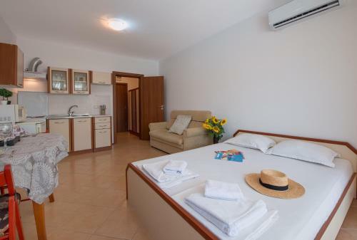 Chateau Del Mar Holiday Apartments