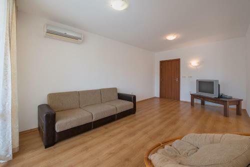 Chateau Del Mar Holiday Apartments
