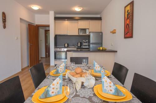 Chateau Del Mar Holiday Apartments