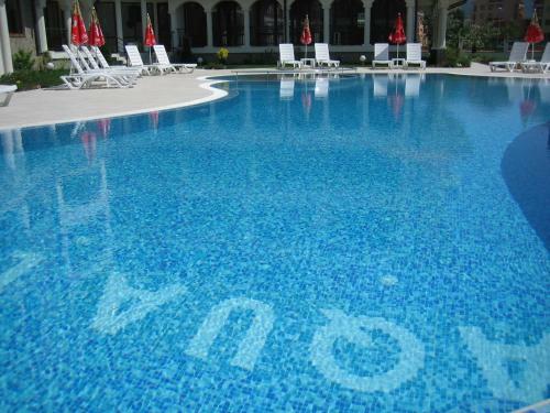 Chateau Del Mar Holiday Apartments