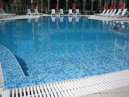 Chateau Del Mar Holiday Apartments