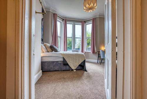 Lovely 2 Bedroom Apartment - Sleeps 9