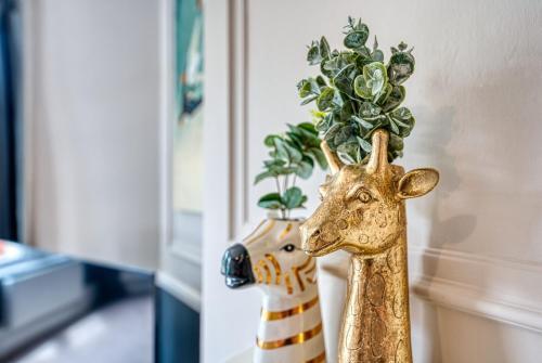 Lovely 2 Bedroom Apartment - Sleeps 9