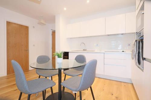 Modern And Bright 2 Bedroom Apartment Birmingham