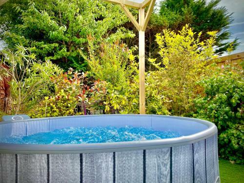 Shaw Hot Tub House By Jett Accommodation