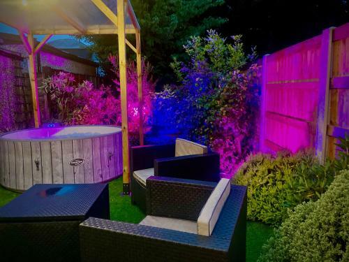 Shaw Hot Tub House By Jett Accommodation