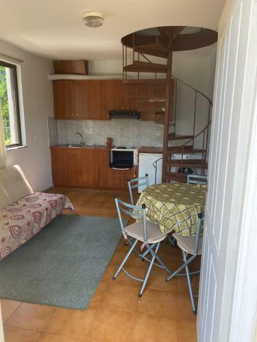 Apartamento Lovely One Bedroom Maisonette With Garden