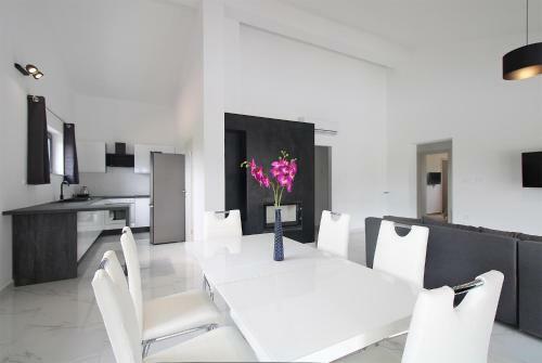 House Zartinjan 2204