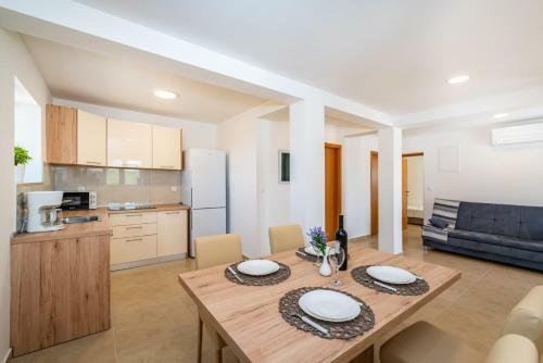 Holiday Home Zvone - Cozy And Comfortable