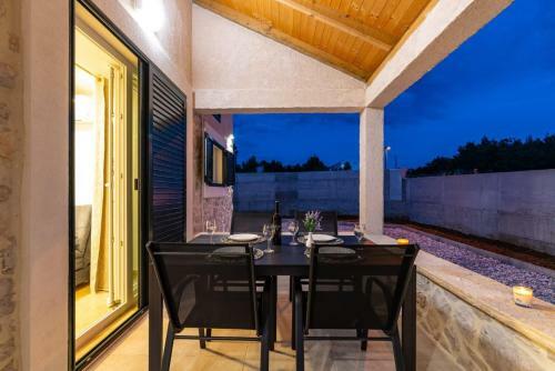 Holiday Home Zvone - Cozy And Comfortable