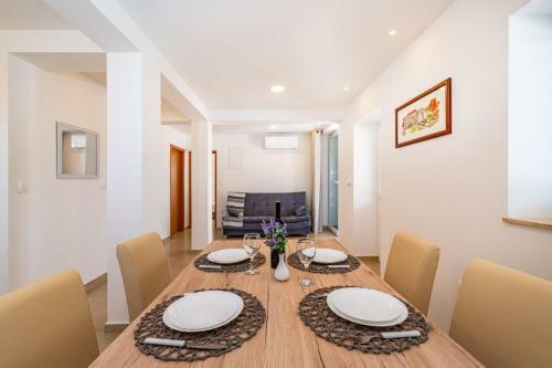 Holiday Home Zvone - Cozy And Comfortable