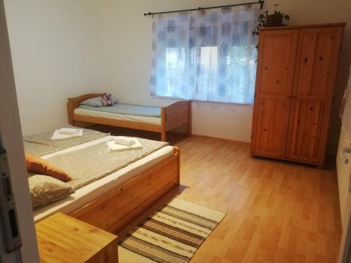 Bagolylak Vend�gh�z Si�fok