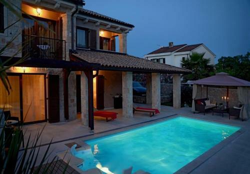 Holiday House Berna 2- With Pool