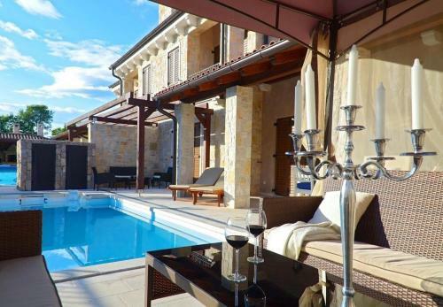 Holiday House Berna 2- With Pool